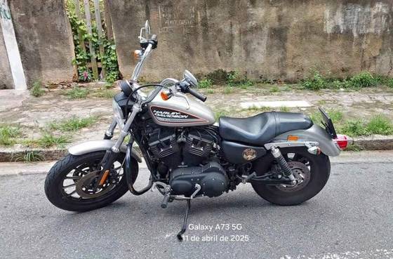 HARLEY-DAVIDSON SPORTSTER XL 883 R 